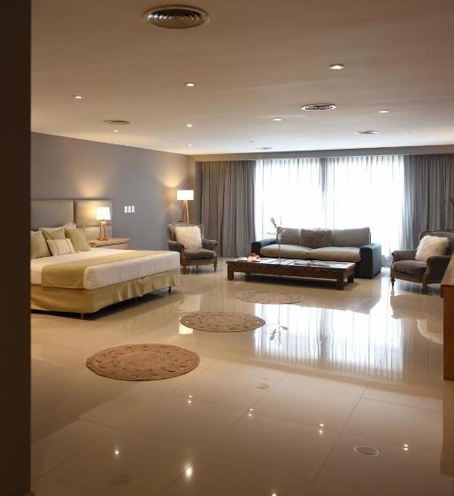 Люкс Кровать Кинг, Howard Johnson Resort & Convention Center Ezeiza