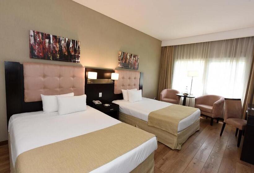 Номер Superior, Howard Johnson Resort & Convention Center Ezeiza