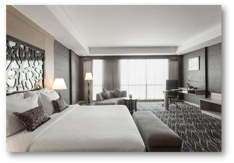 Номер Executive, Wyndham Surabaya