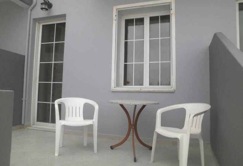 استودیوی استاندارد, Haridimos Apartments