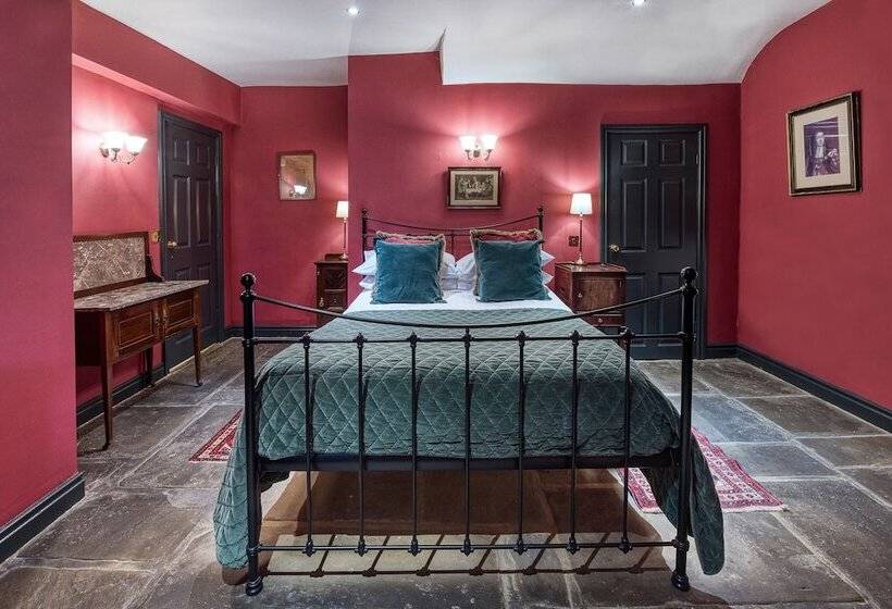 Номер Стандарт, Guy Fawkes Inn