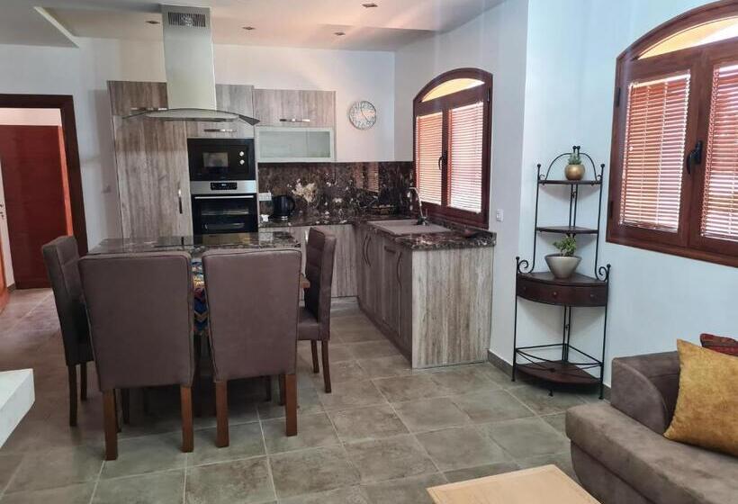 آپارتمان 1 خوابه با بالکن, Mahdia   Baghdadi   Laourient Apartments, Restaurant, Café