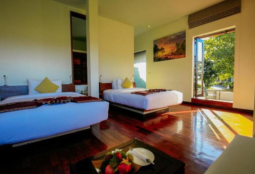اتاق لوکس با تخت بزرگ, Luang Prabang View