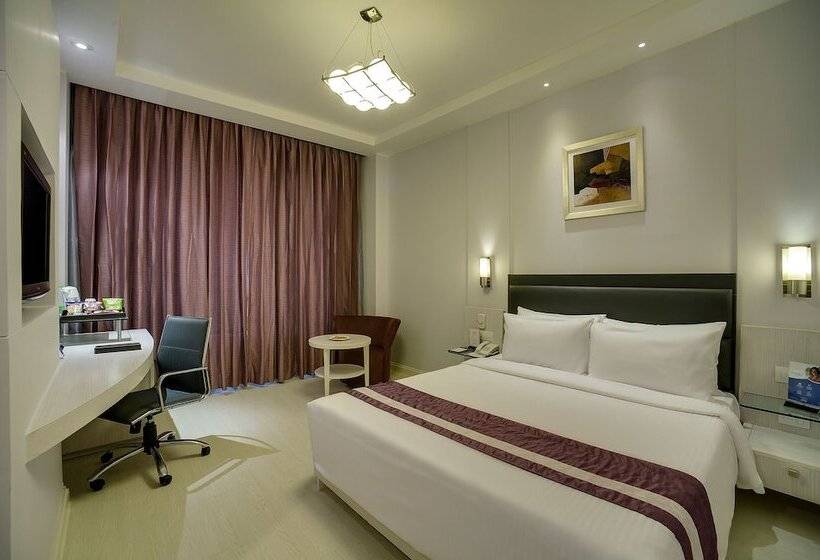 Номер Superior, Sarovar Portico Naraina,