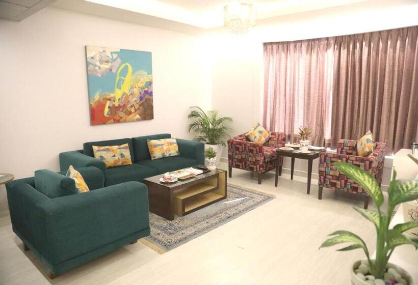 Номер Deluxe Кровать Кинг, Sarovar Portico Naraina,