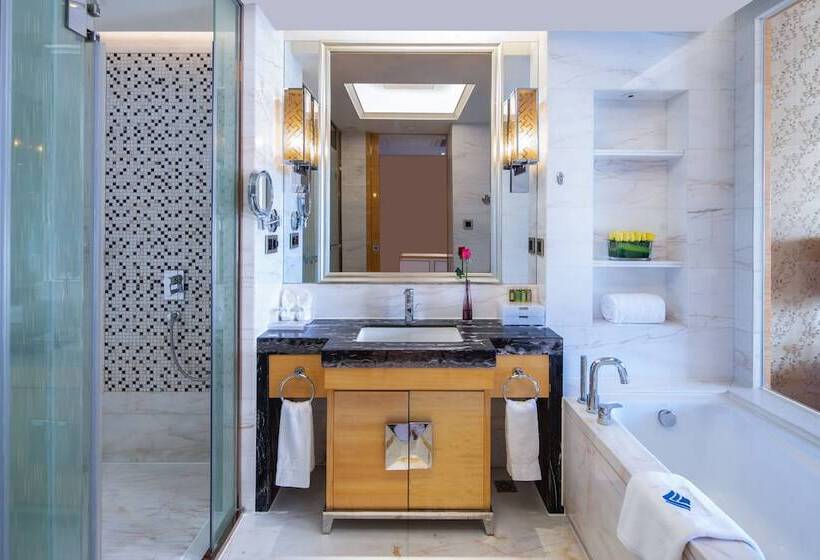 Люкс Повышенной Комфортности, Wyndham Grand Plaza Royale Colorful Yunnan