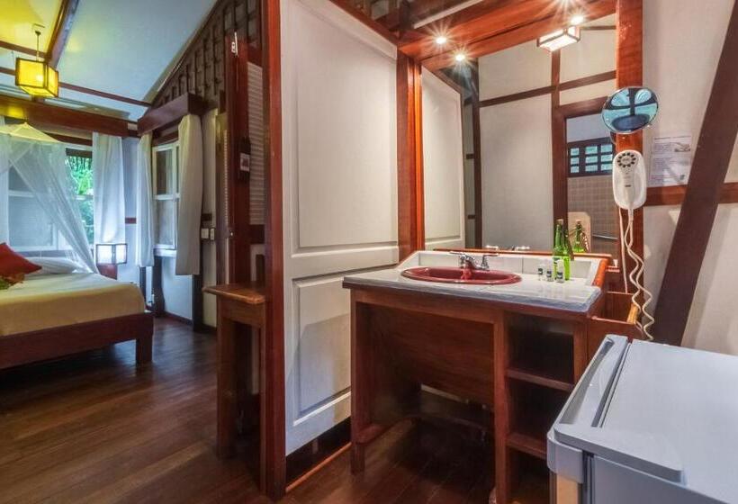 بنجلو قياسى مطلّ علي الحديقة, Namuwoki Lodge