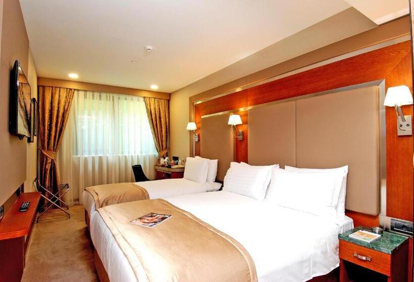 Triple Classic Room, Dosso Dossi Hotels Old City