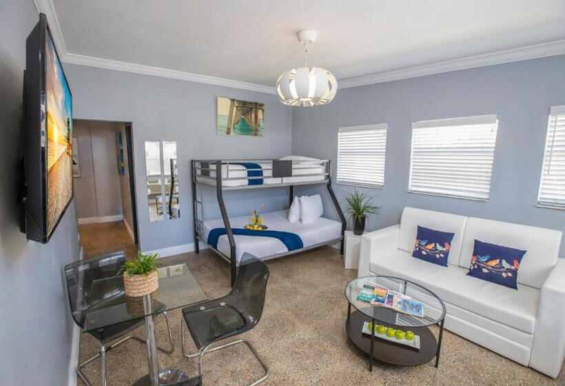 חדר סטנדרט עם מיטת קומתיים, Hollywood Beach Suites And