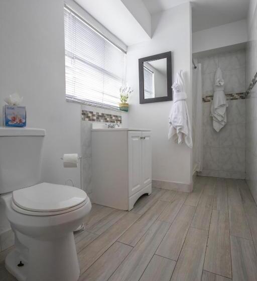 חדר משפחתי, Hollywood Beach Suites And
