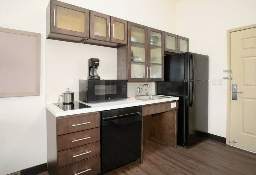 Студия Стандарт, Candlewood Suites Cheyenne, An Ihg