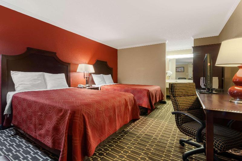 Номер Стандарт, Days Inn By Wyndham Hinesville Near Fort Stewart, Newly Renovated, Free Hot Breakfast, Restaurant An