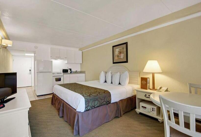 キングサイドベッドのスタンダードワンルーム, Ramada By Wyndham Panama City Beach / Beachfront