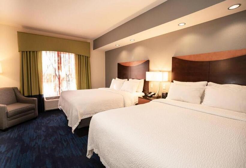 Номер Стандарт, Fairfield Inn & Suites By Marriott Kearney