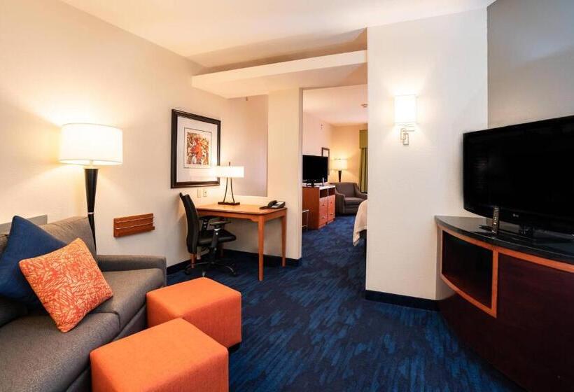 Студия Стандарт, Fairfield Inn & Suites By Marriott Kearney