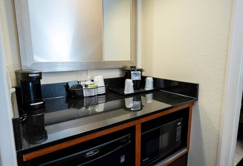 Студия Стандарт, Fairfield Inn & Suites By Marriott Kearney