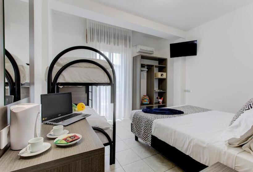 Четырехместный Номер Стандарт с Балконом, Grazia Riccione