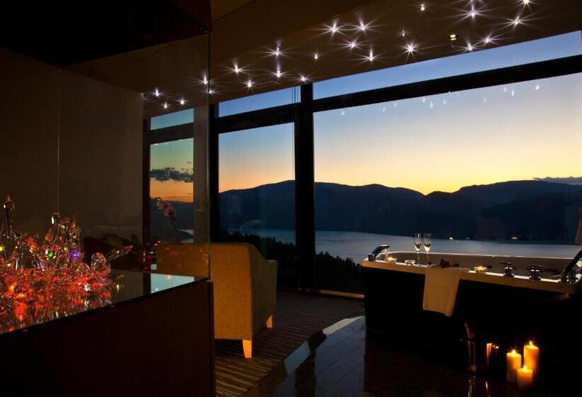 Номер Deluxe Вид на Озеро, Sparkling Hill Resort And Spa  Adultsonly Resort