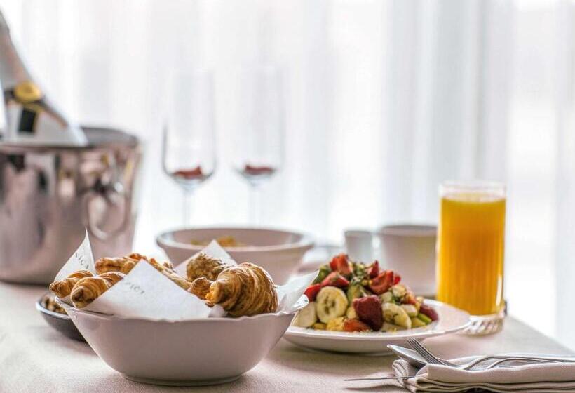 اتاق خانوادگی تودرتو, The Artisan Istanbul  Mgallery