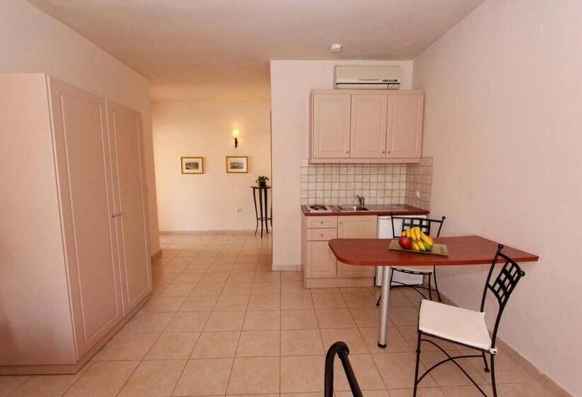 이코노미 스튜디오, Lambrinos Suites