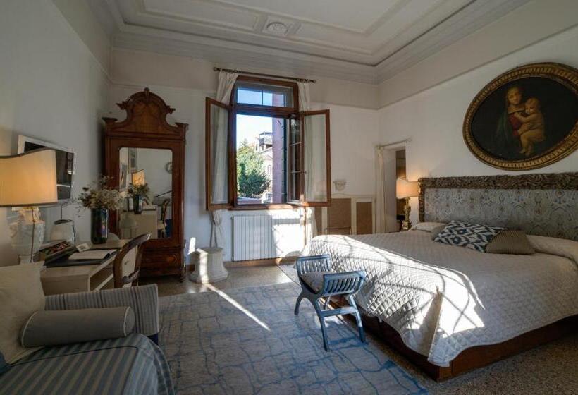 اتاق استاندارد سه نفره, Ca' Della Corte