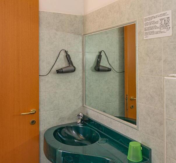 Quarto Triplo Standart, Dolly
