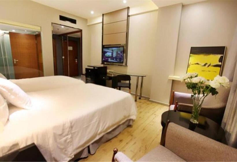 带大床的豪华间, Ramada  Meizhou