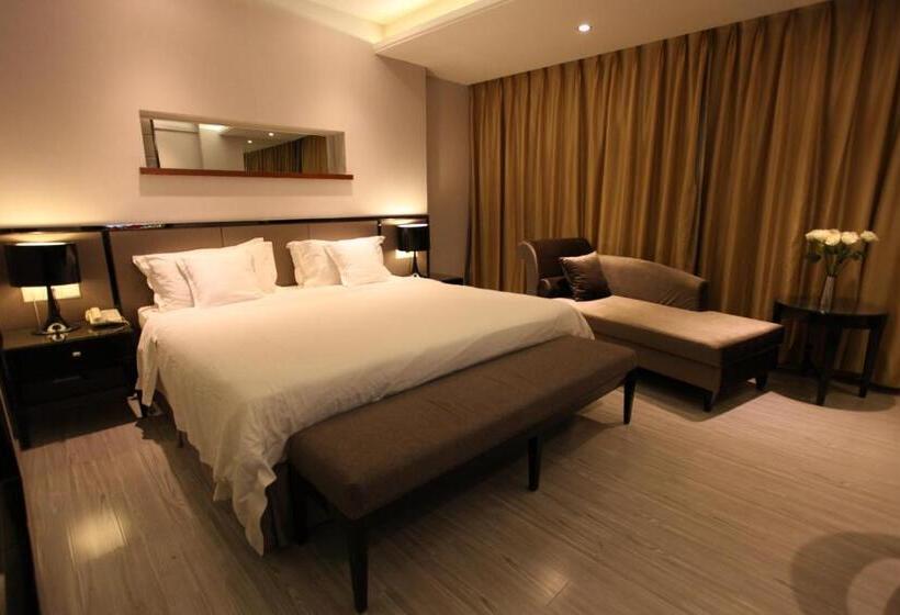 带大床的豪华间, Ramada  Meizhou