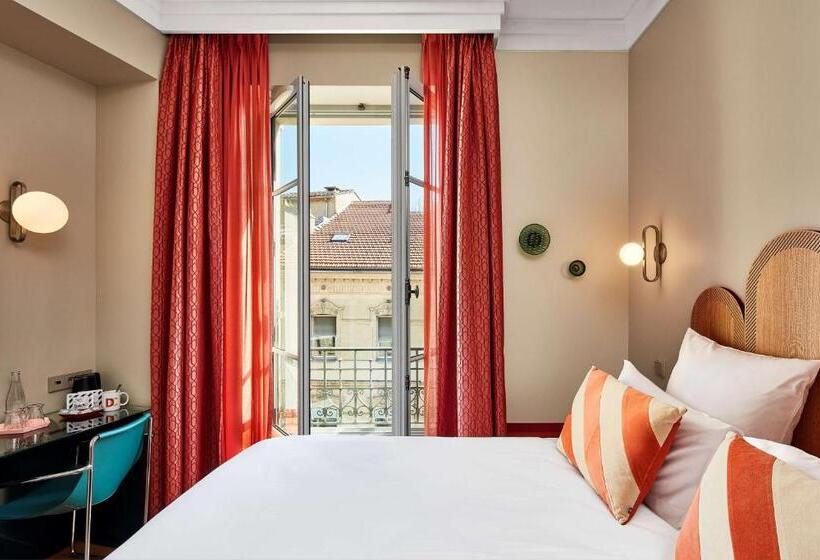 Quarto Clássico Cama King, De Cambis