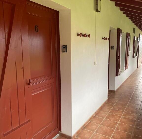 Quarto Triplo Estandar, Chambres Zazpiak
