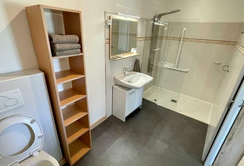 Quarto Triplo Estandar, Chambres Zazpiak