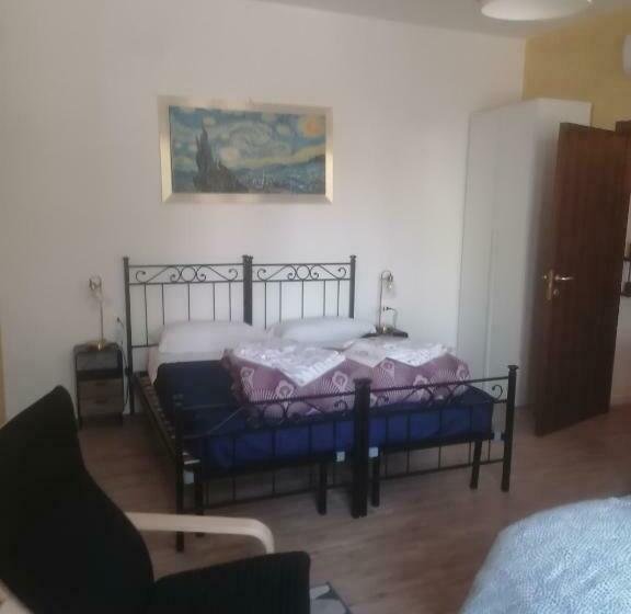 اتاق استاندارد چهار تخته, Emmanueli65 Fronte Clinica Per 5 Matrimoniale 2 Singoli 1 Divano Letto