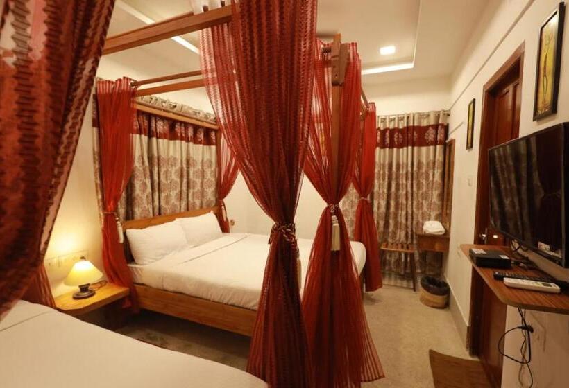 Номер Стандарт Трехместный, Royal Stay Vintage