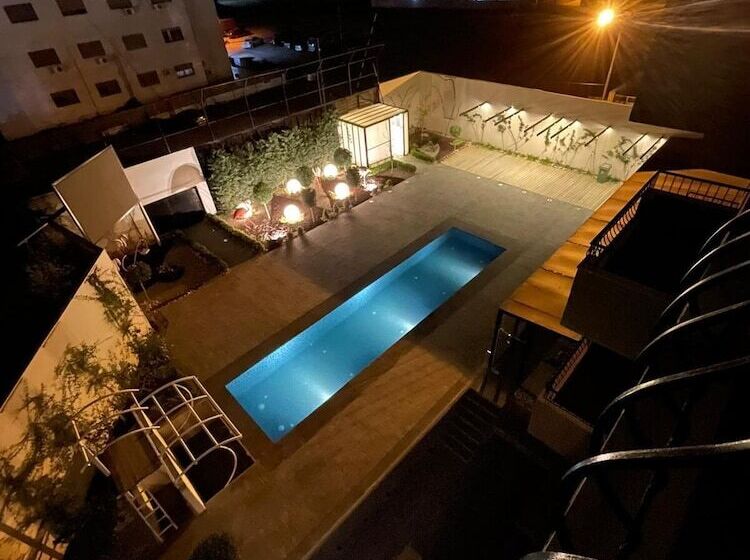 اتاق لوکس سه تخته, Aitch Boutique Hotel   An Lih