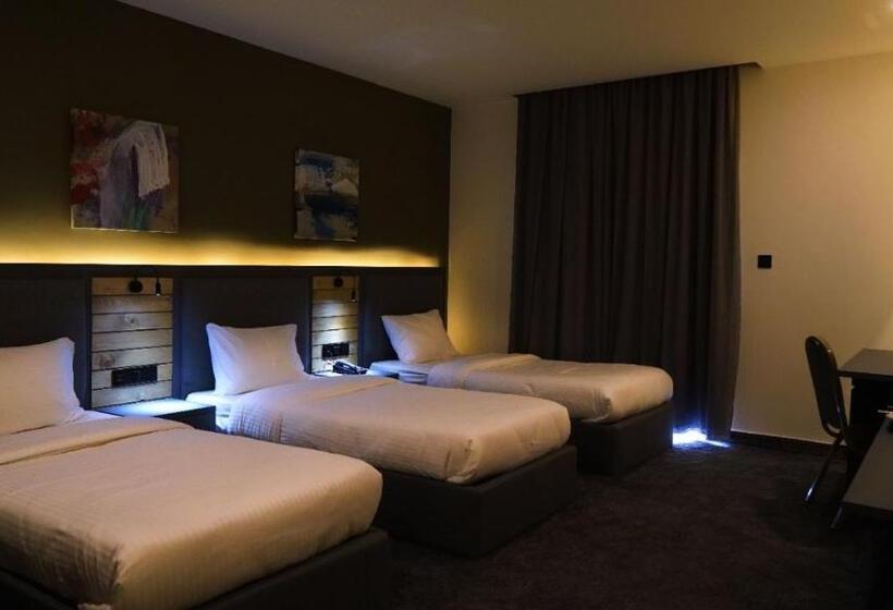 اتاق لوکس سه تخته, Aitch Boutique Hotel   An Lih