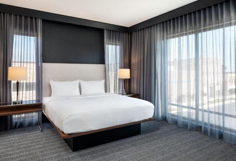Люкс Кровать Кинг, Courtyard By Marriott Owatonna Downtown