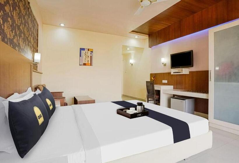 Номер Deluxe с Балконом, Fabhotel Prime Devanshi Inn   Panvel