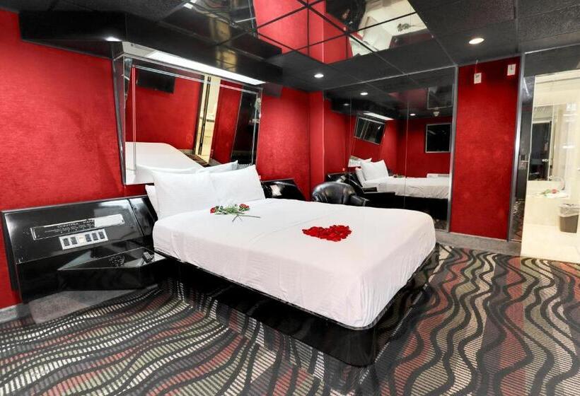 Студия Deluxe, Hollywood Motel