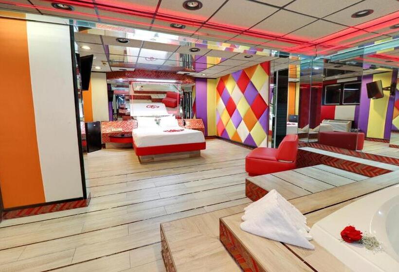 سوئیت با وان آب گرم, Hollywood Motel