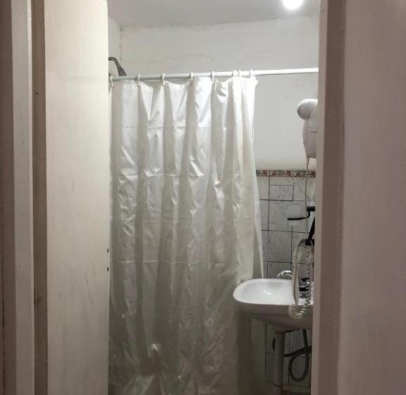 חדר סטנדרט לארבעה, El Faro Hostel