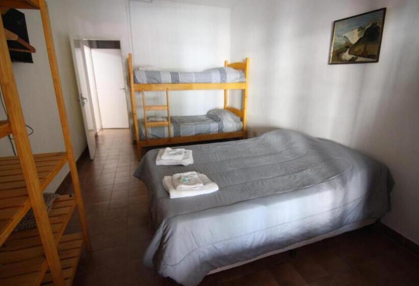 Quarto Quadruplo Estandar Banheiro Compartilhado, El Faro Hostel