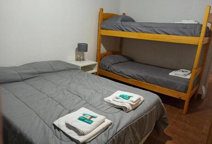 Quarto Quadruplo Estandar Banheiro Compartilhado, El Faro Hostel