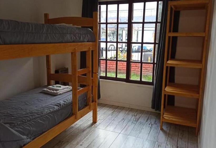 标准三人间, El Faro Hostel