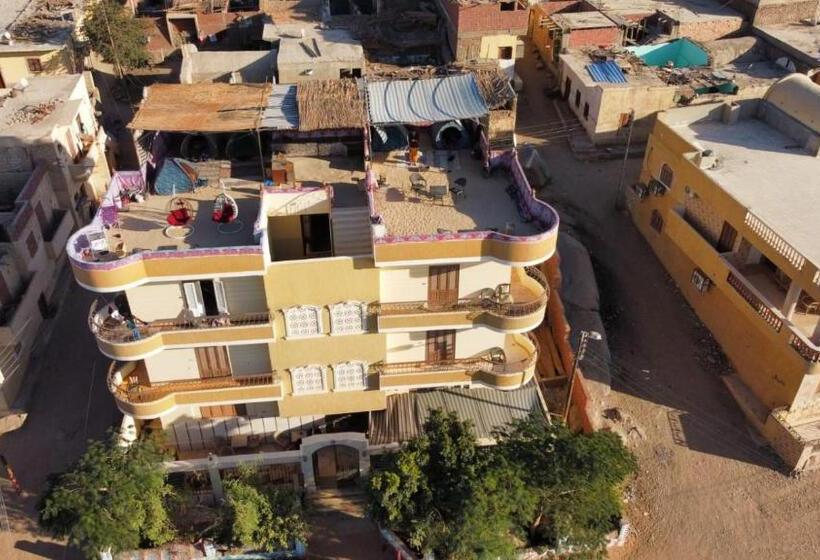 چادر با خدمات رفاهی استاندارد, Go Inn Backpackers