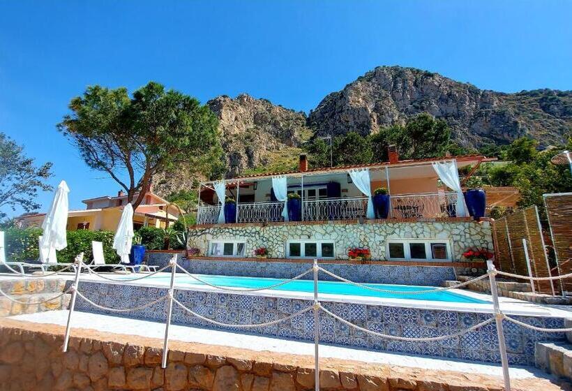 اتاق استاندارد سه تخته با چشم‌انداز استخر, Vfh Villa Flavia Eco B&b   50 Metri Dal Mare