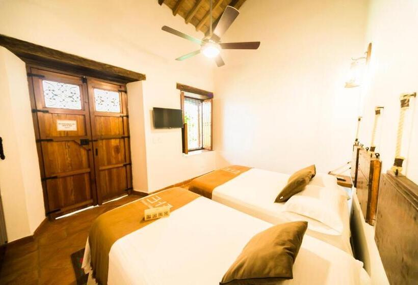 חדר סטנדרט לשלושה, Bohemia Hotel Boutique