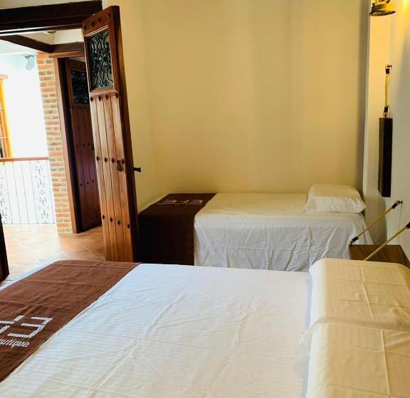 חדר סטנדרט לשלושה, Bohemia Hotel Boutique