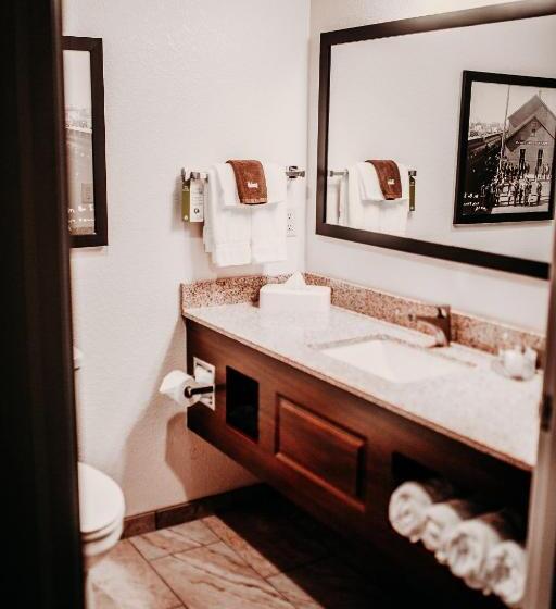 Люкс Кровать Кинг, Cobblestone Hotel & Suites International Falls
