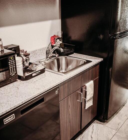 Люкс Кровать Кинг, Cobblestone Hotel & Suites International Falls
