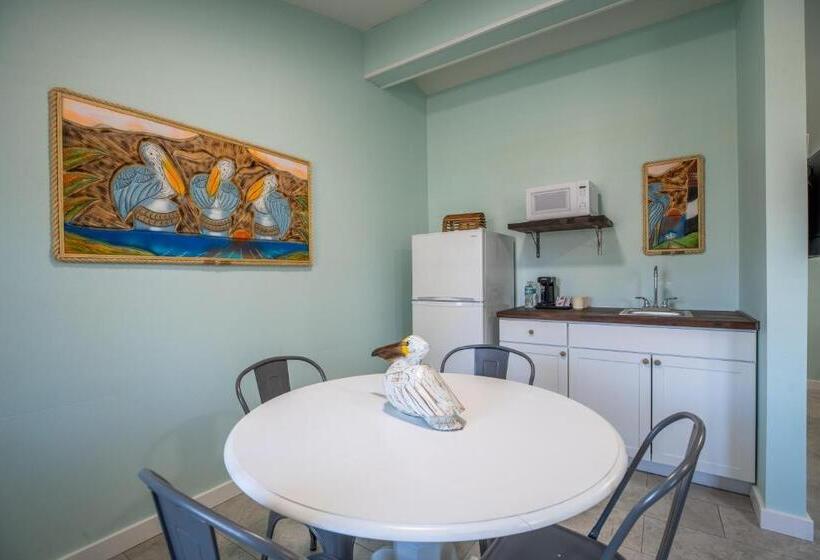 Люкс Deluxe Кровать Кинг, Salt Air Inn & Suites